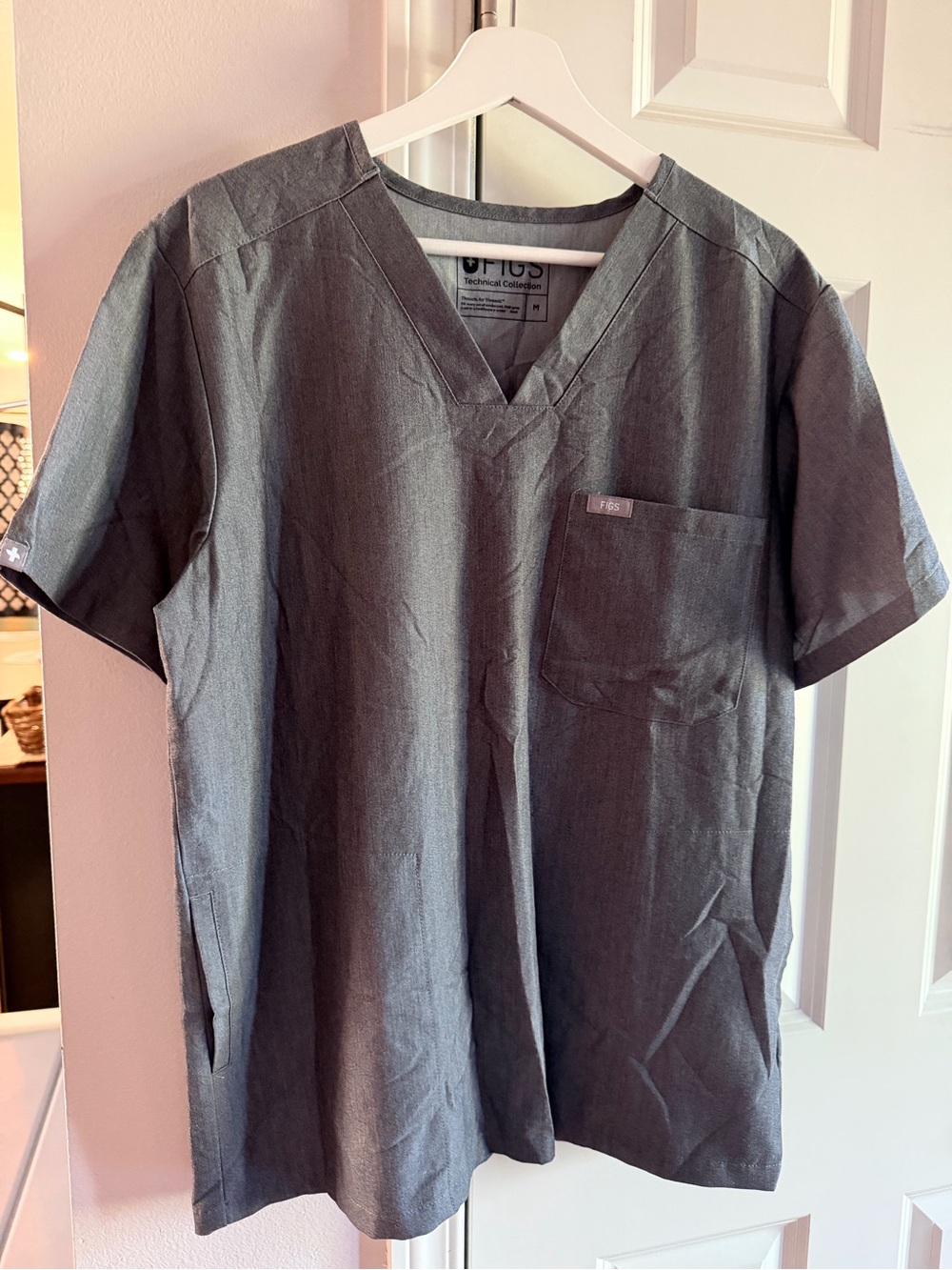 Figs Men’s Medium Charcoal Gray Catarina V-Neck Scrub Top and Bottoms Set
